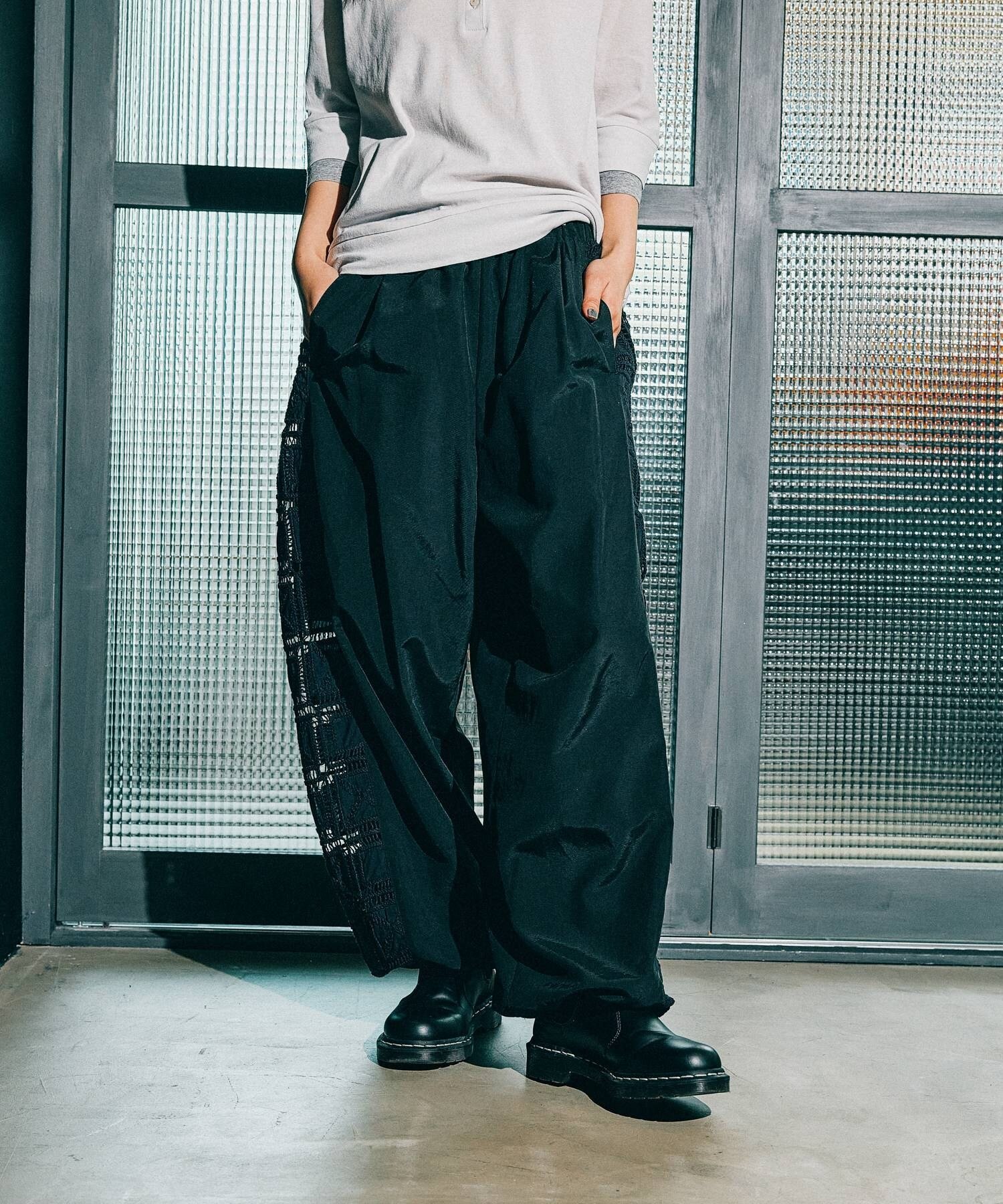[MODE NORM CORE] 尼龙牛侧蕾丝长裤