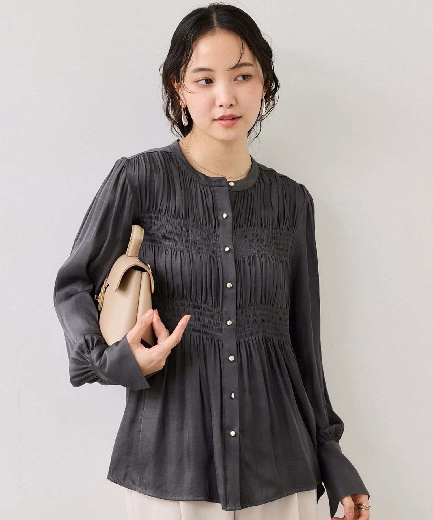 透气缎面褶饰女衫/易护理