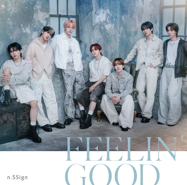 初次限定版【乐天图书限定先到先得优惠】FEELIN' GOOD（初回限定版 B CD + PHOTOBOOK）（罐徽章（57 毫米）（7 种中随机 1 种））原创优待 n.SSign