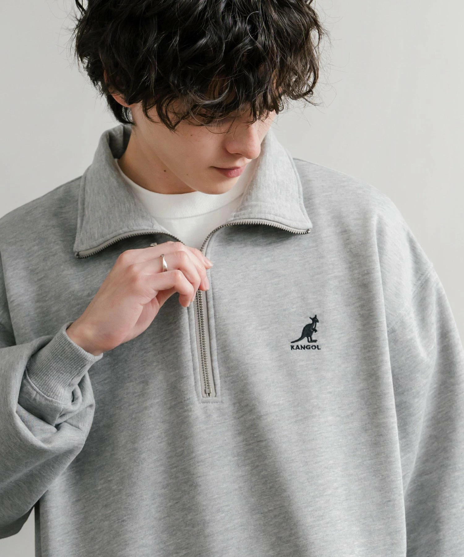 [KANGOL] 定制合作标志刺绣半拉链