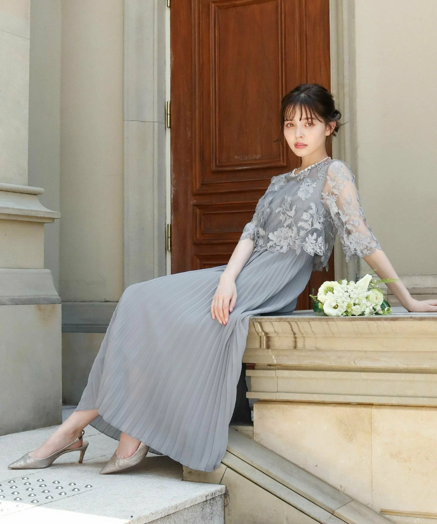 刺绣蕾丝切换半袖褶皱长款婚纱礼服派对礼服