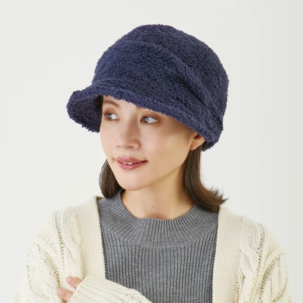 非常适合秋冬季节外出！ Introducing a newsboy cap made of fluffy boa material!