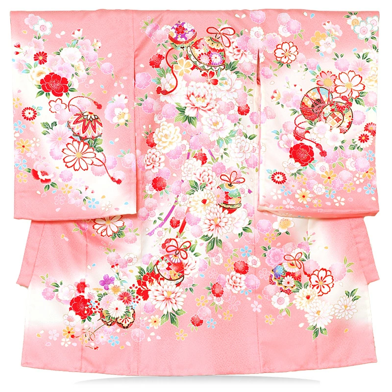 名古屋服装出租提供参拜（参拜）时的租赁、婴儿服装租赁、初穿租赁等服务。扎浴衣、单物浴衣、有松扎浴衣也很受欢迎。我们还提供和服清洁（清洗）、去污、七五三摄影、长袖和毕业袴等服务。