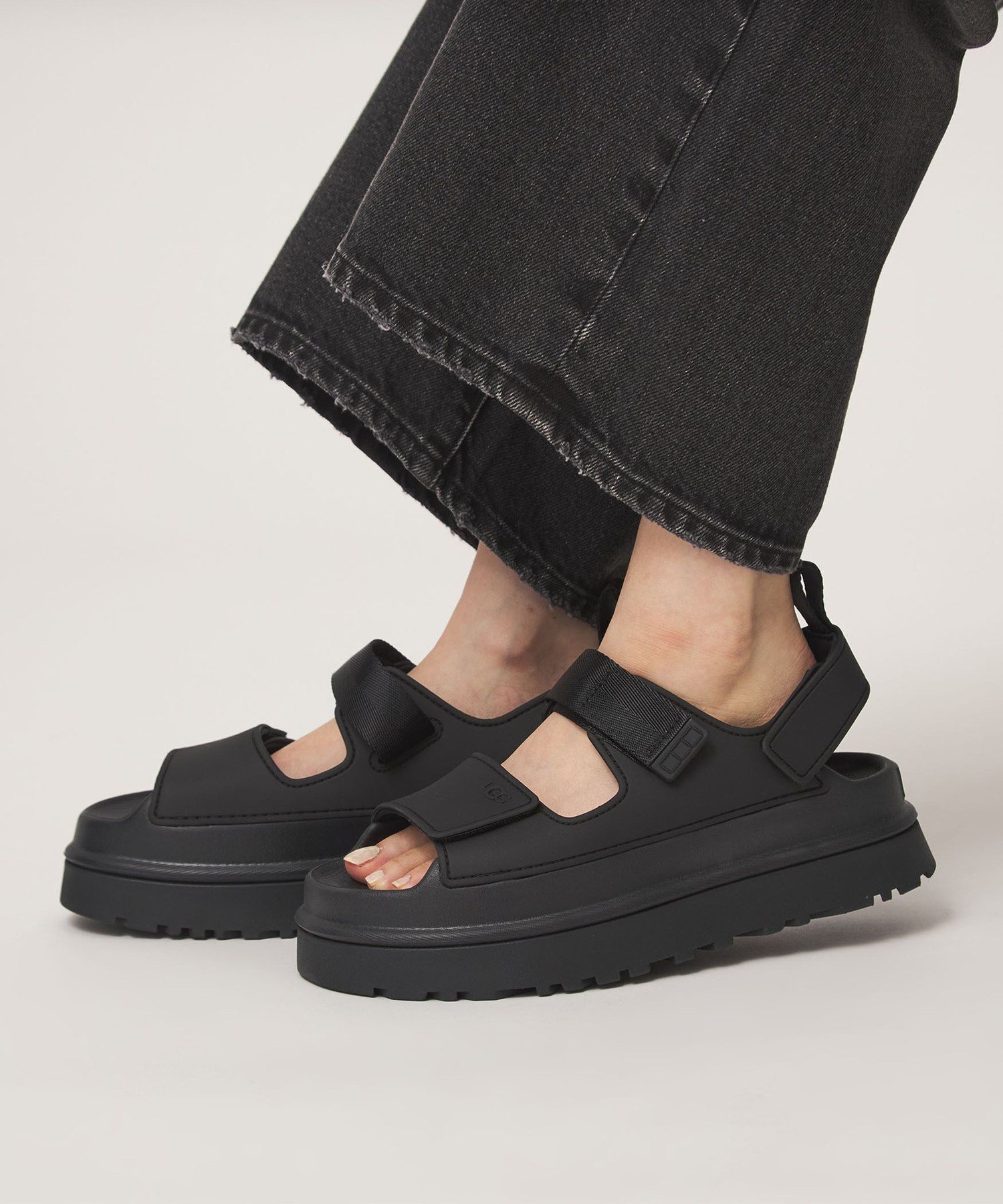<UGG>金色发光凉鞋