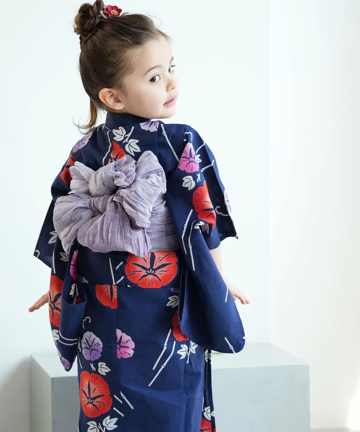 utatane* 中泉工房儿童浴衣 3 件套，海军蓝色，带有朝日葵