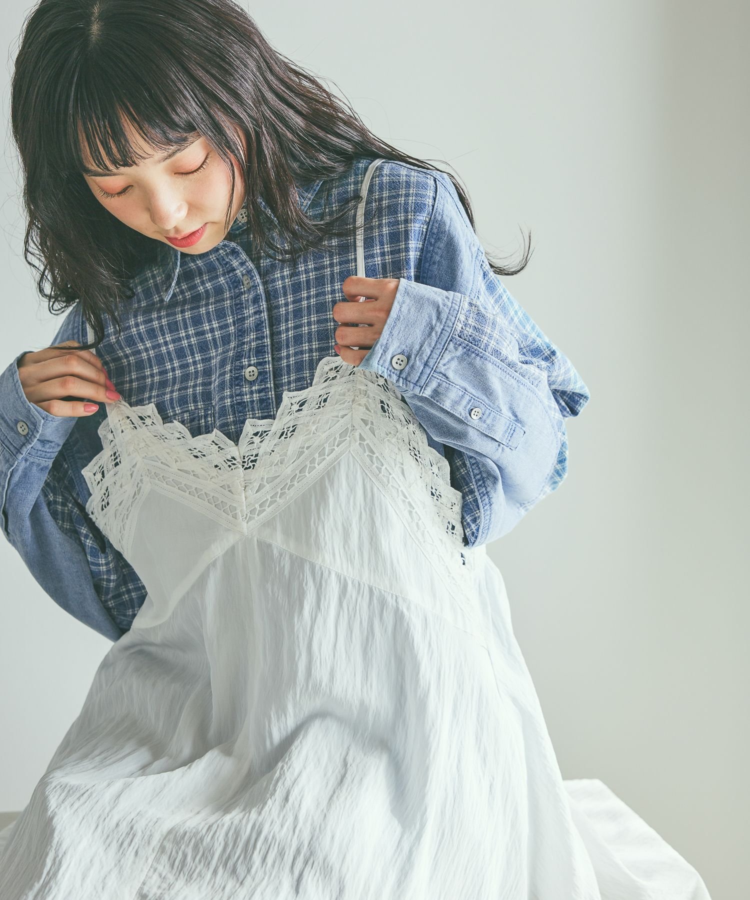 板条蕾丝喇叭形吊带连衣裙