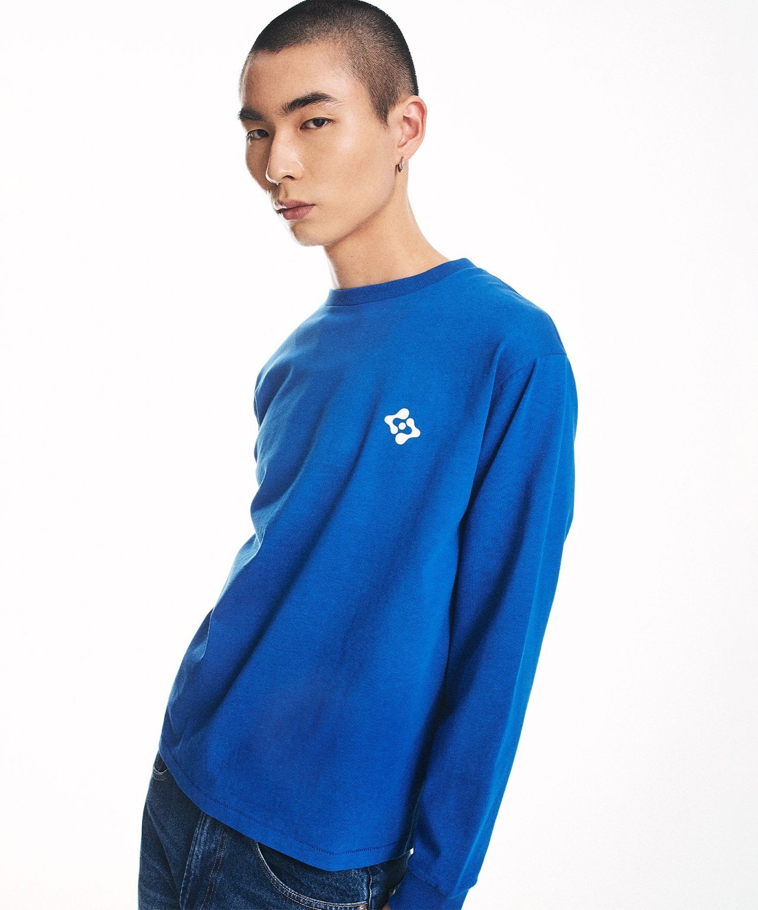 City Ambient 产品：标准徽标印花长袖 T 恤