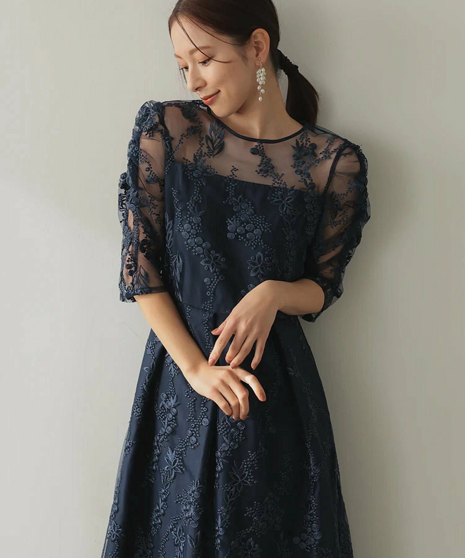 刺绣蕾丝背缎带婚礼派对礼服