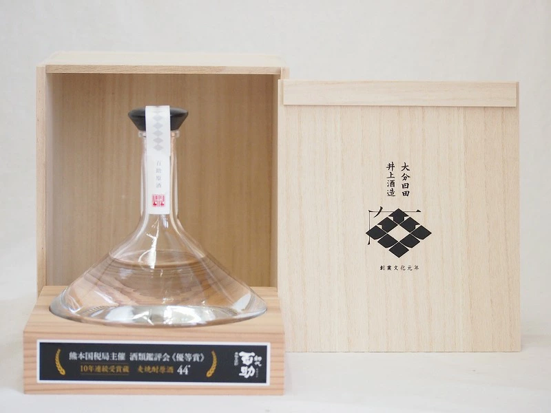 如果您正在为心爱的人寻找一份礼物，正宗的烧酒、烧酒服务器或精心挑选的当地清酒，请交给 Gift Honpo Jizakeya。