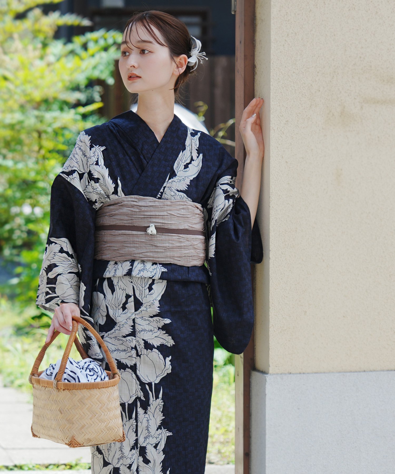 utatane 浴衣三件套，海军蓝色格子图案和郁金香