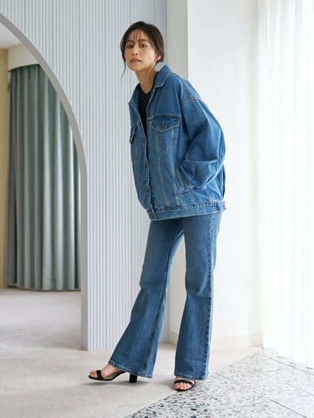 女式 XL 号卡车司机夹克 中号靛蓝 穿着