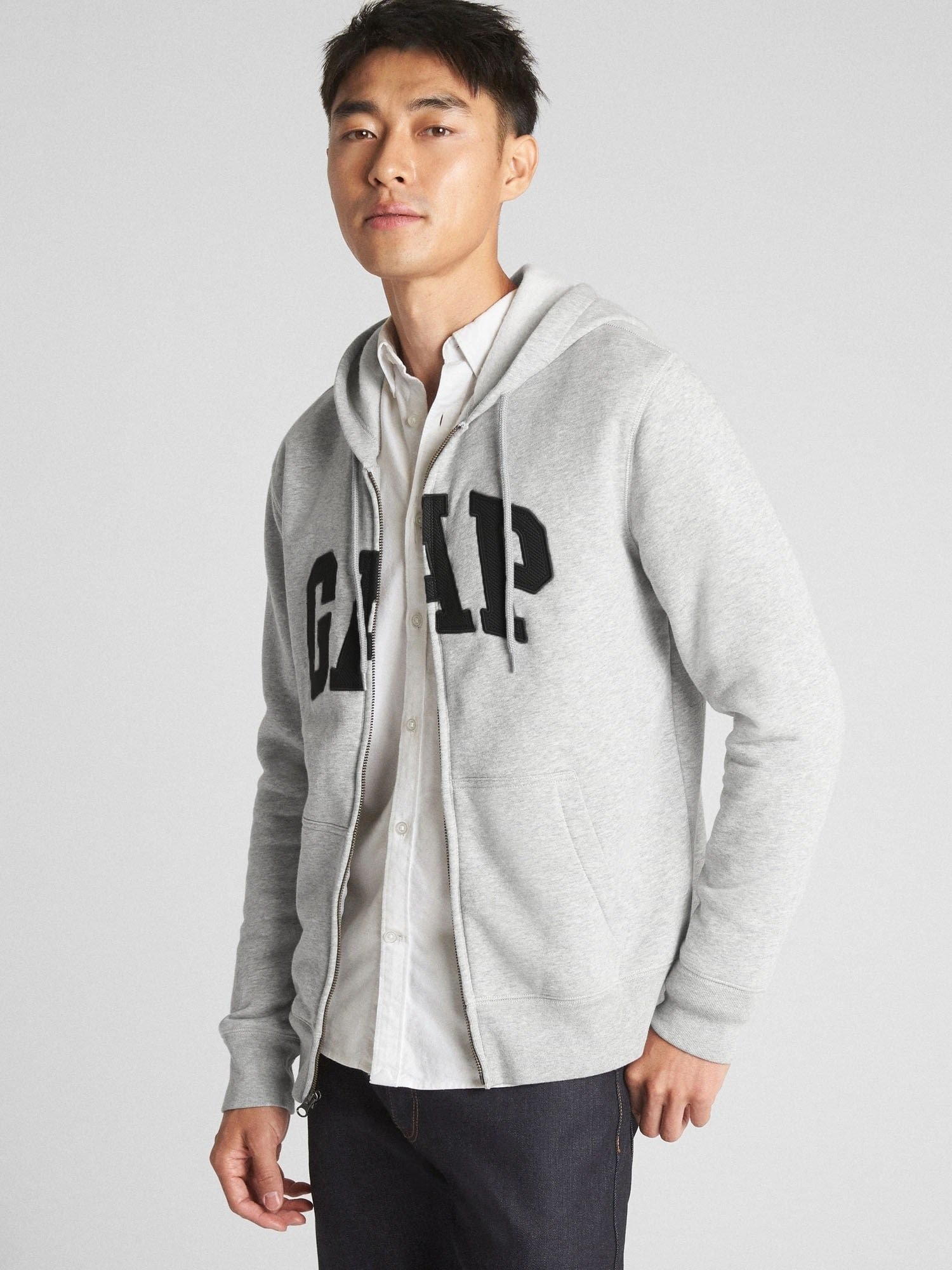 (U)GAP 徽标全拉链连帽衫（男女通用）